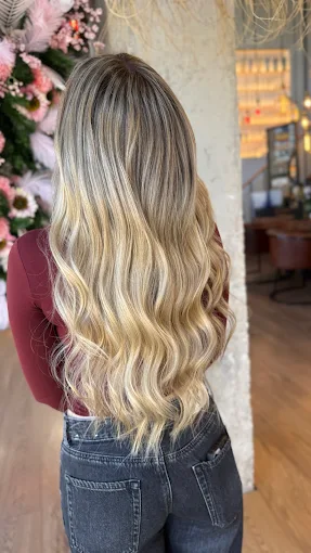 Resultado balayage rubio cremoso en peluquería de Getafe